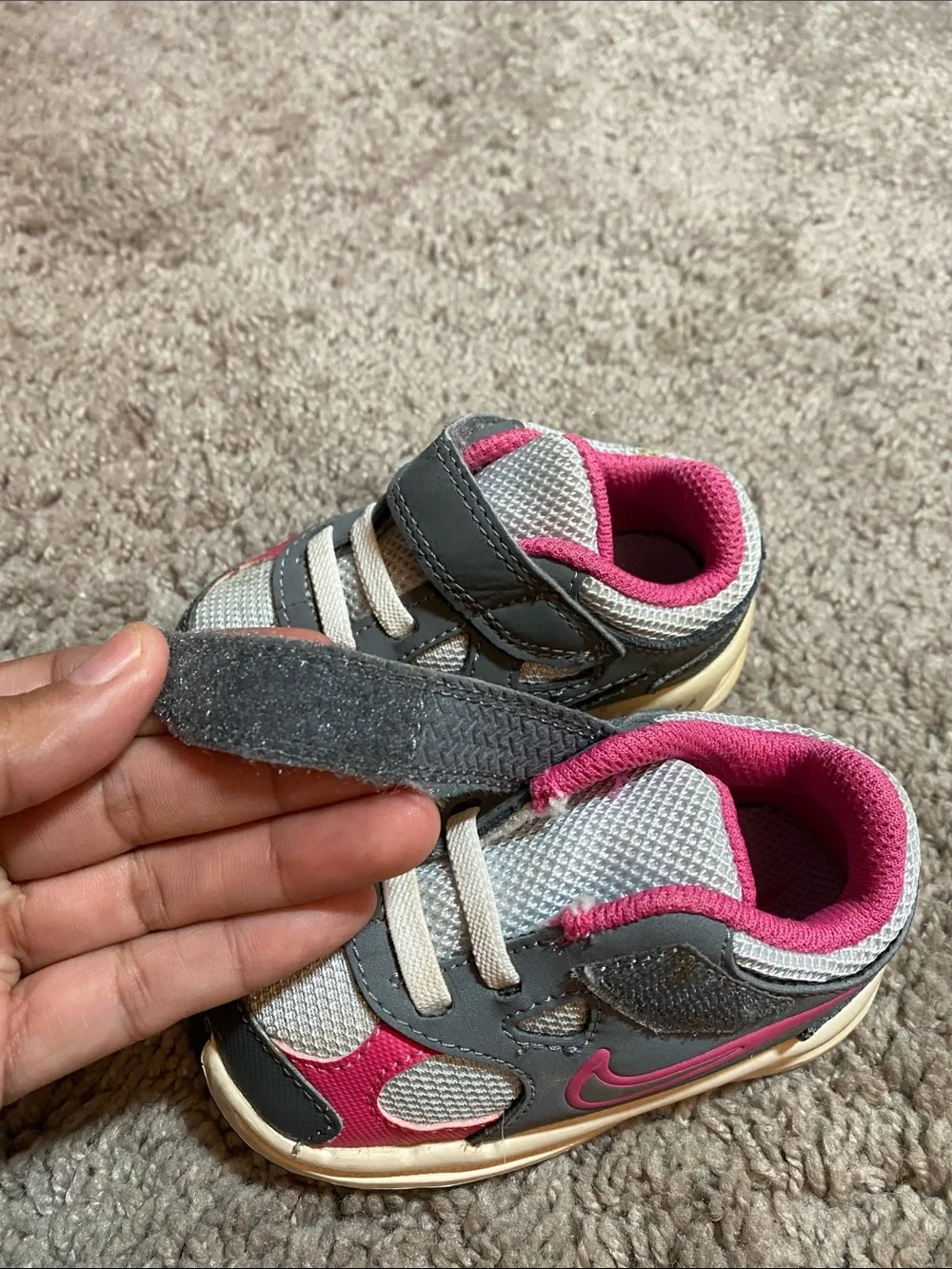 Nike Pillar TECH basketball Toddler Gray and Pink Velcro Sneakers size 4C
